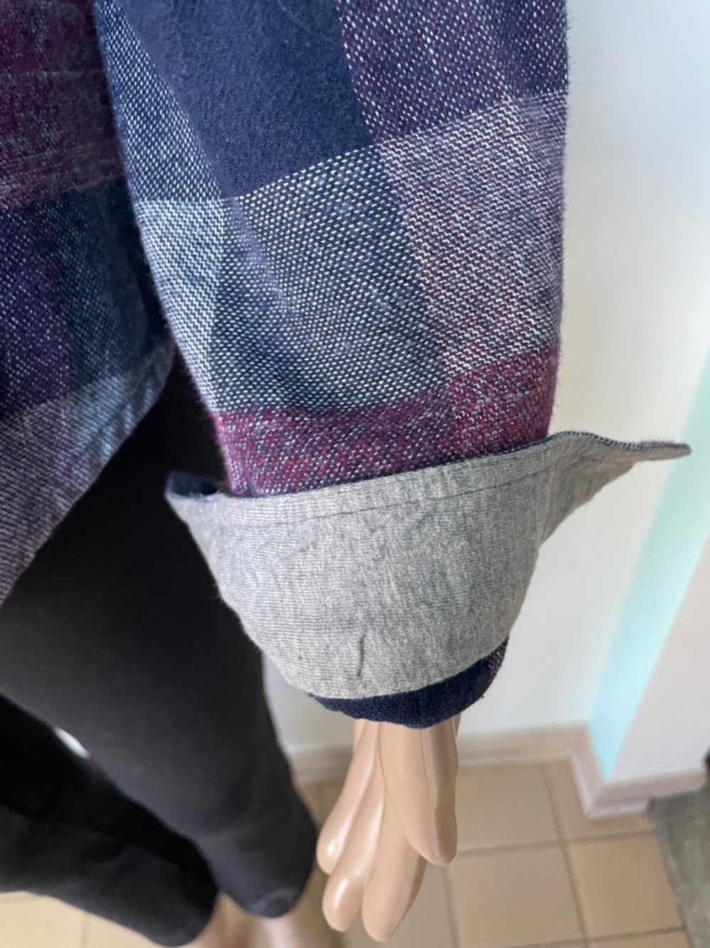 Carbon 2 Cobalt Womans shirt medium Winterberry Plaid Button-Down - Picture 3 of 8